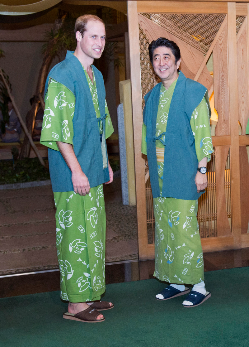 Illustration for article titled Here Are Some Photos of Prince William Doofusing All Over China